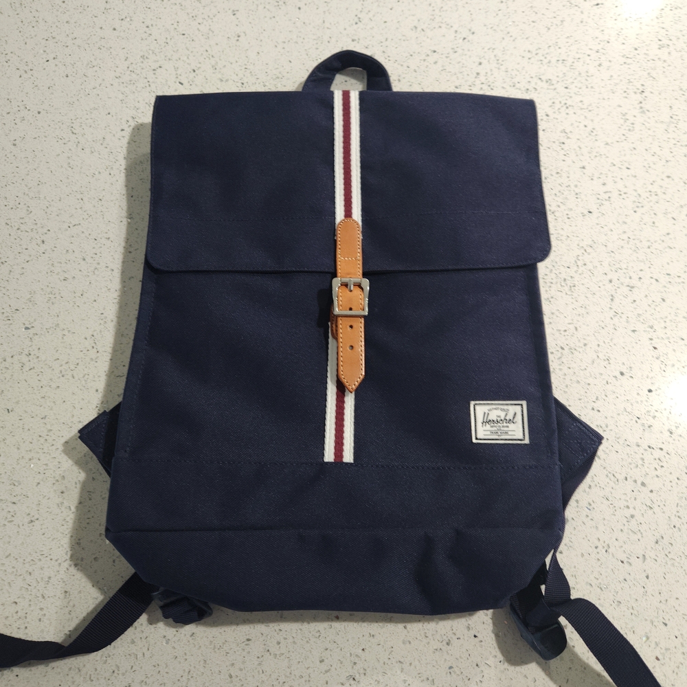 Herschel City Offset Mid-Volume 14L Backpack Navy Blue NEW Without tag  NEW